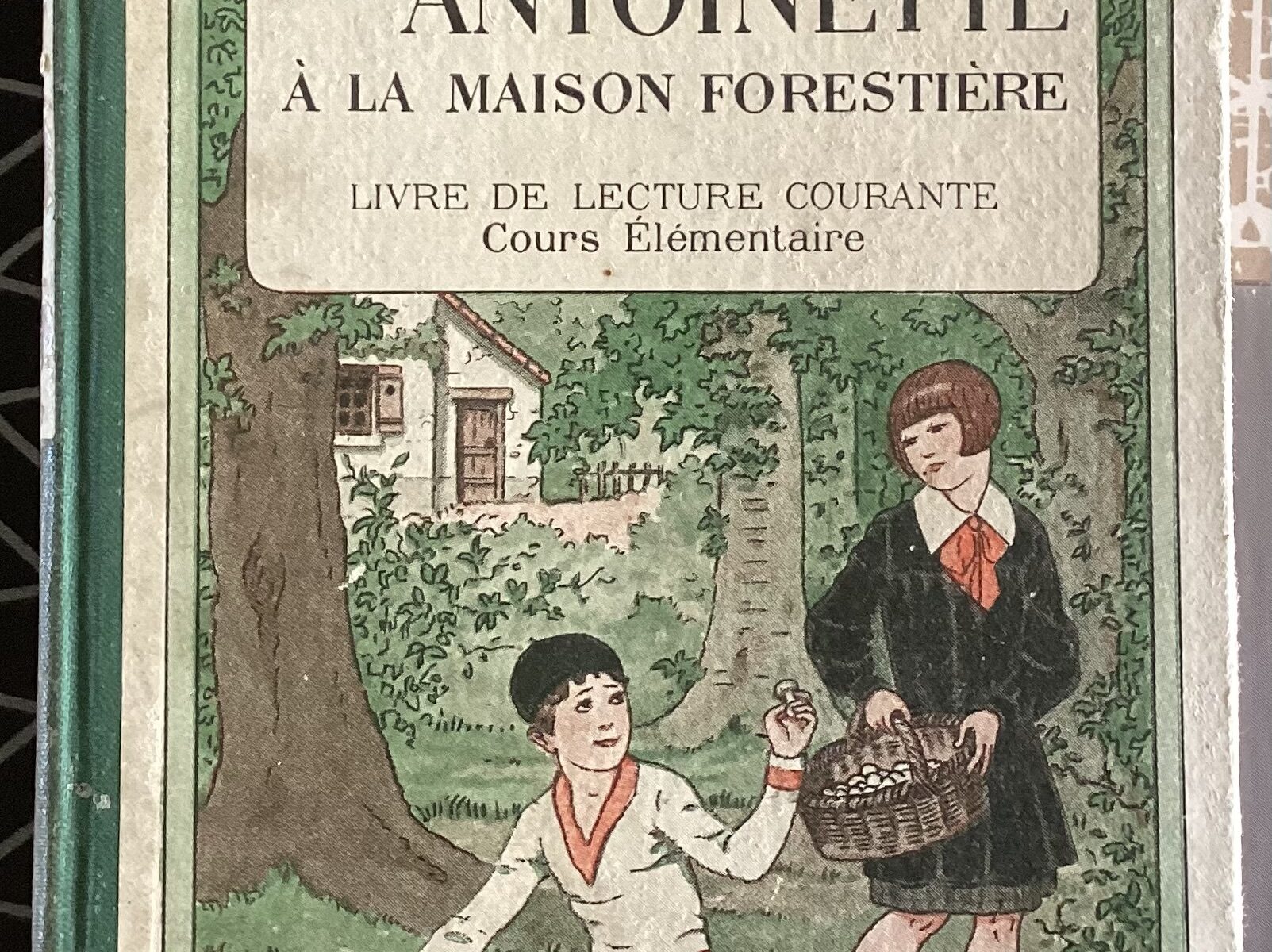 LIVRE SCOLAIRE CLAUDE ET ANTOINETTE A LA MAISON FORESTIÈRE